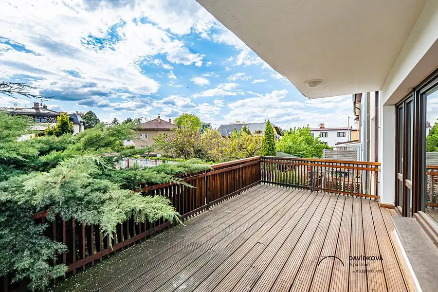 Obchodní prostor 340 m² — Praha 12 – Kamýk